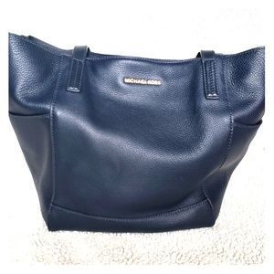 Michael Kors Ashbury Large Leather Shoulder Bad